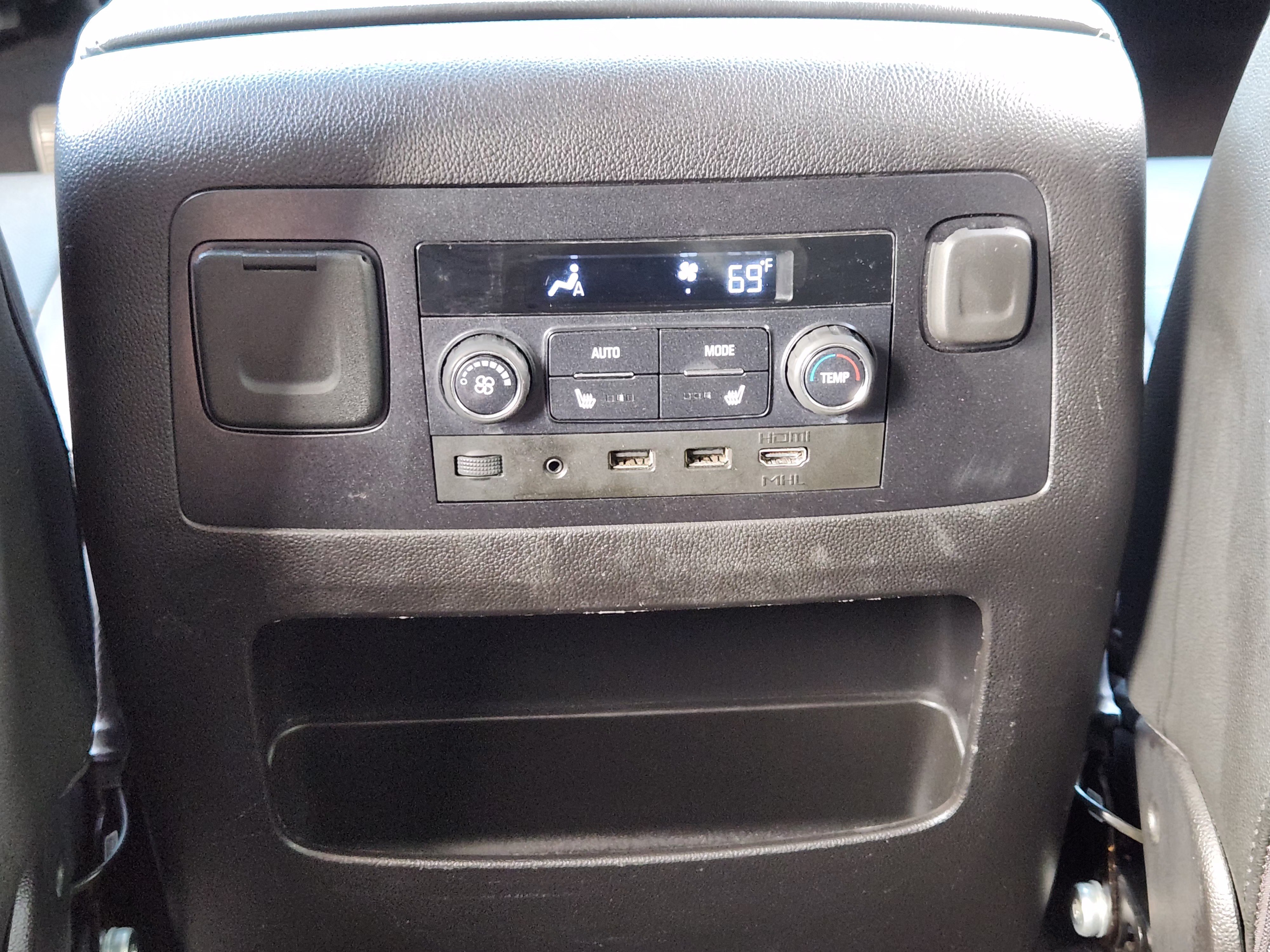 Used 2019 Chevrolet Suburban Premier AWD/4WD image 32