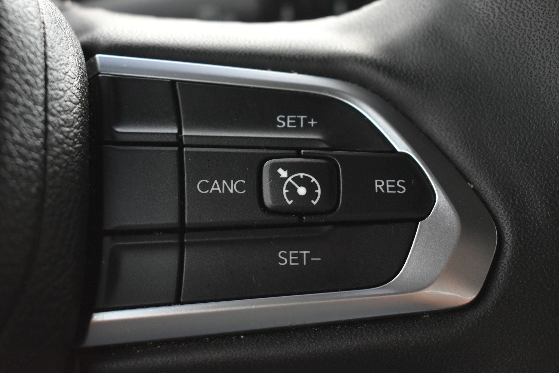 Used 2023 Jeep Compass Latitude w/ Sun and Sound Group AWD/4WD image 21