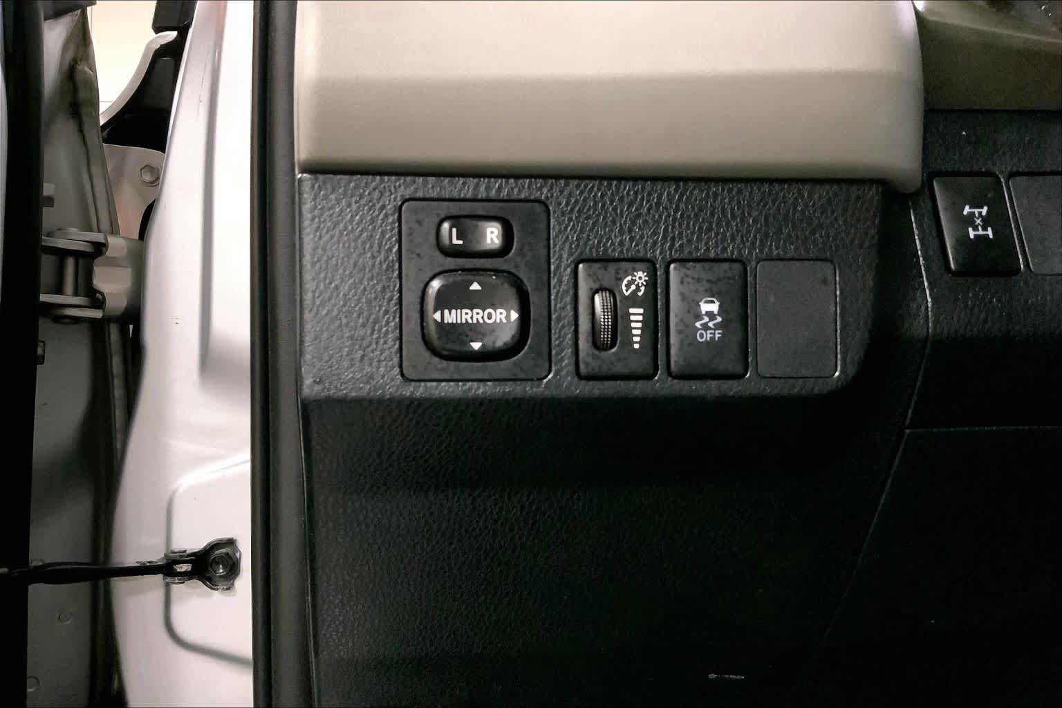 Used 2013 Toyota RAV4 LE AWD/4WD image 34