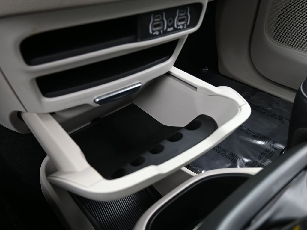 Used 2023 Chrysler Pacifica Touring-L image 27