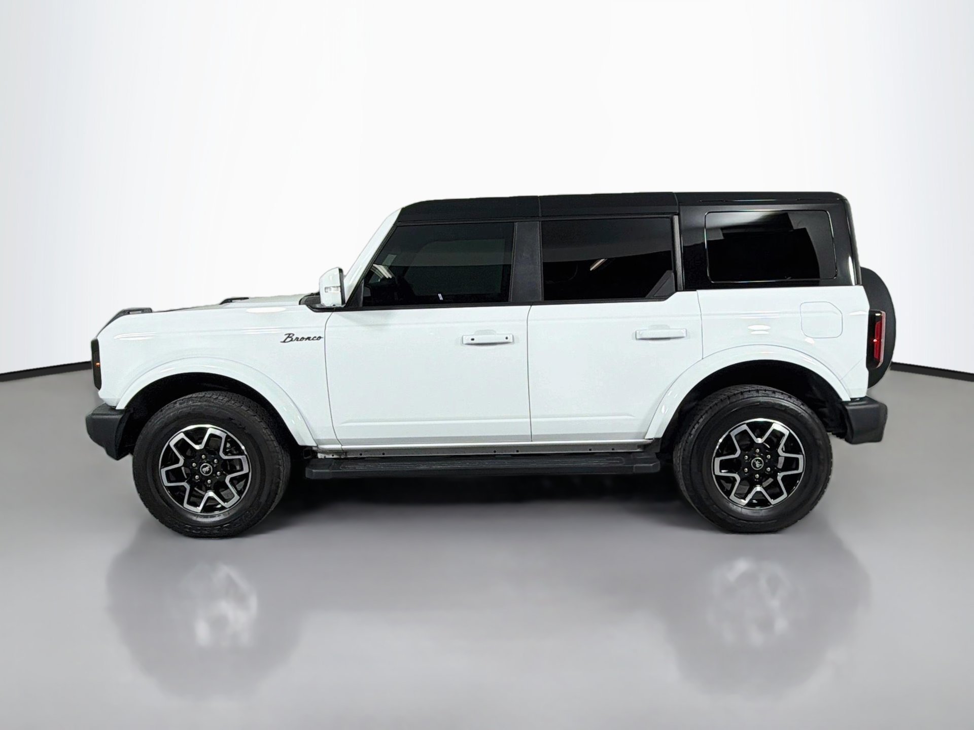 Used 2024 Ford Bronco Outer Banks AWD/4WD image 8
