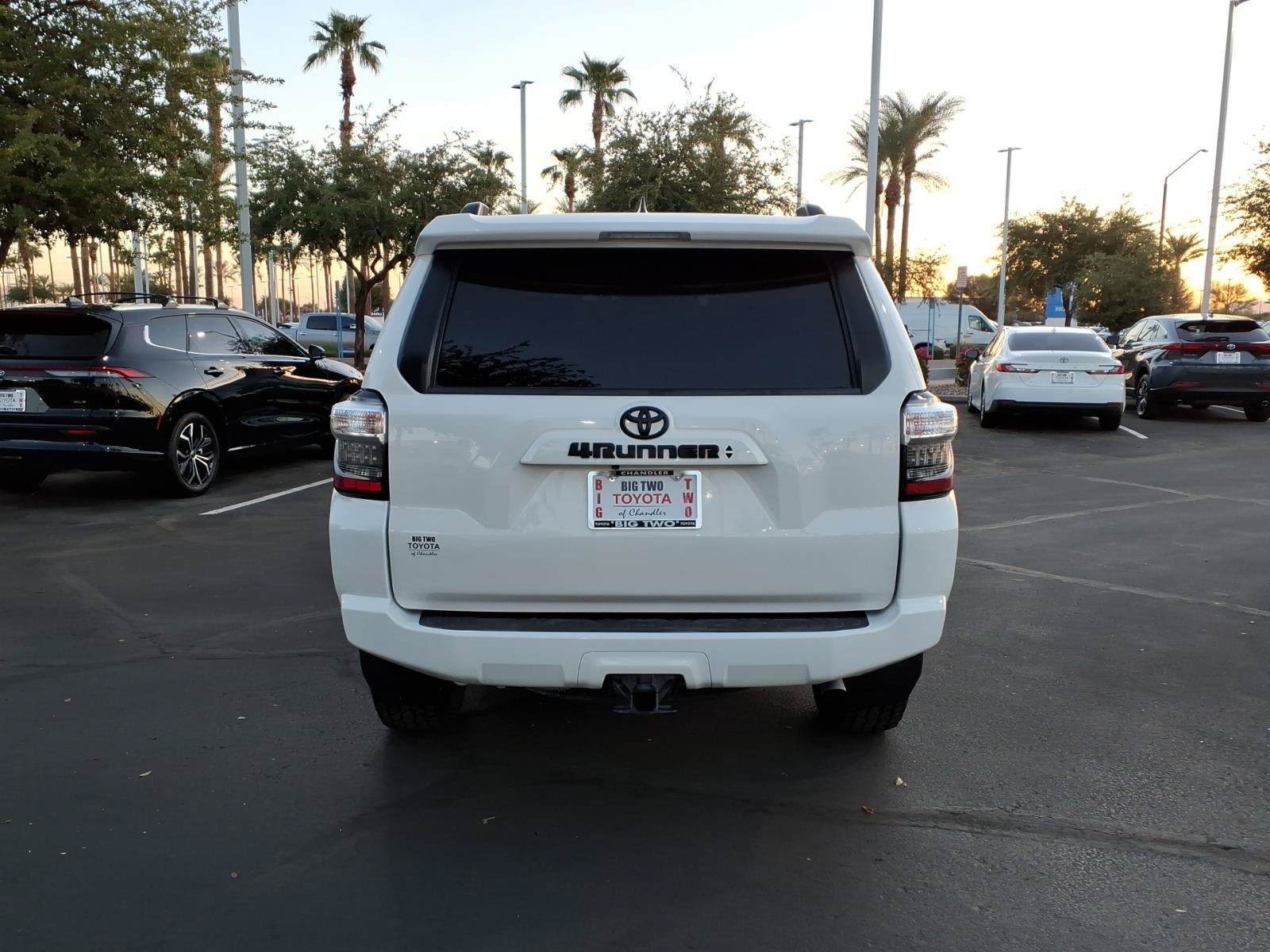 Used 2020 Toyota 4Runner SR5 Premium w/ Moonroof Package AWD/4WD image 5