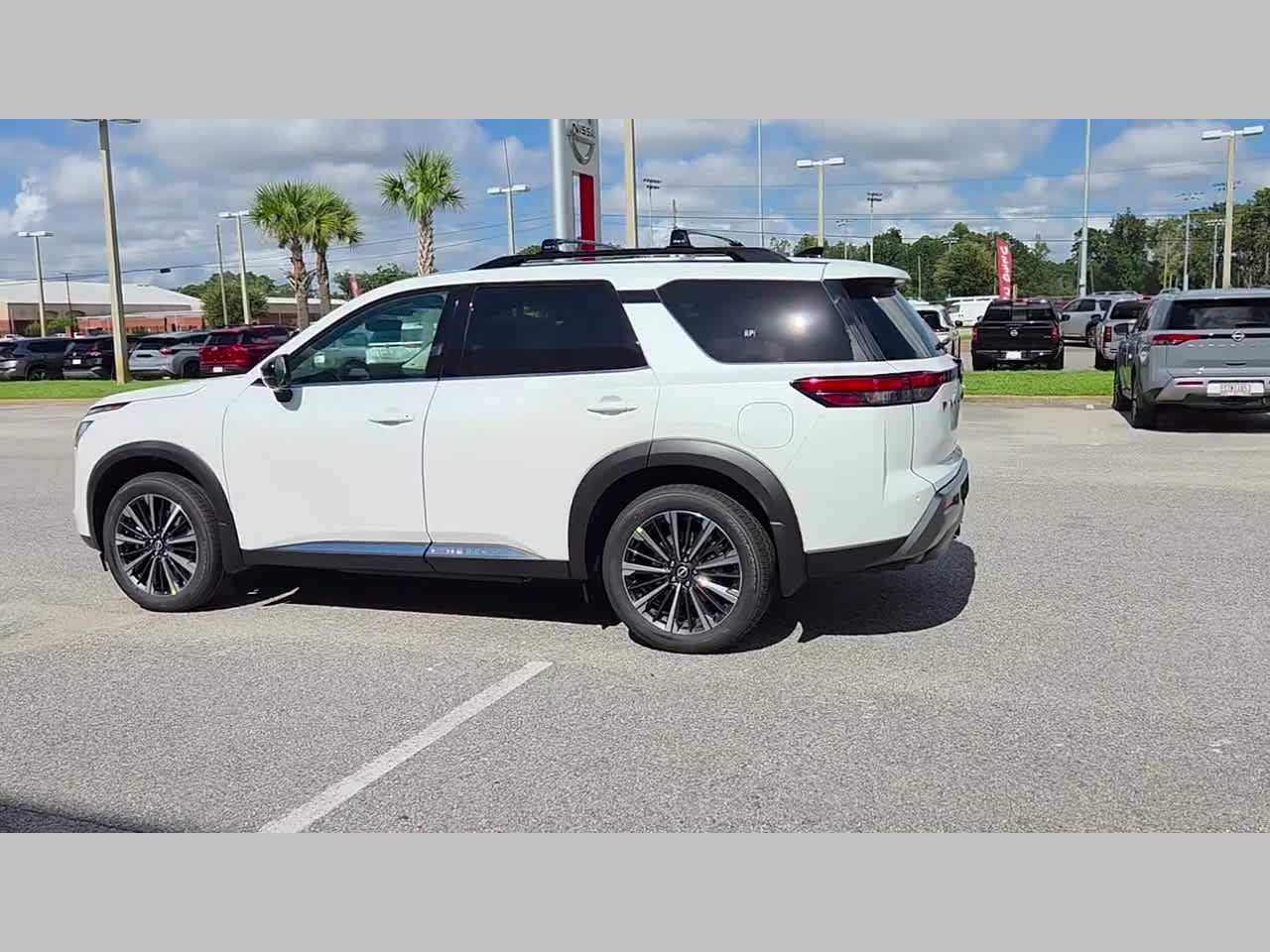 New 2026 Nissan Pathfinder Platinum FWD image 28