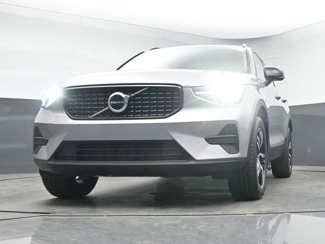 New 2026 Volvo XC40 B4 Core w/ Climate Package FWD image 37