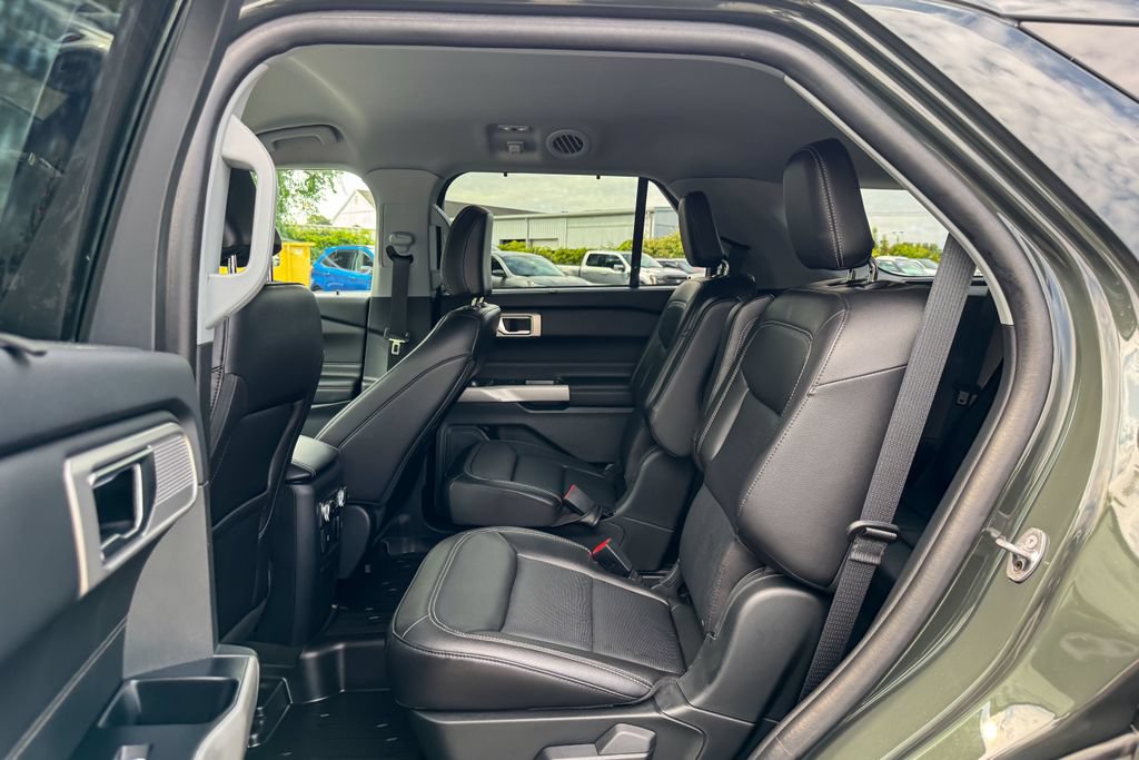 Used 2023 Ford Explorer Limited w/ Equipment Group 301A AWD/4WD image 23