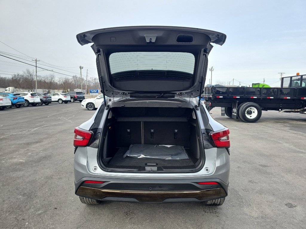Used 2025 Chevrolet Trax ACTIV w/ Sunroof Package image 9