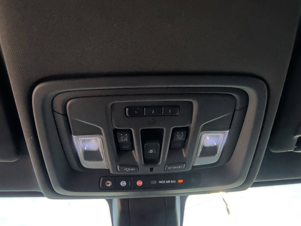 Used 2019 Chevrolet Silverado 1500 High Country w/ Technology Package AWD/4WD image 23