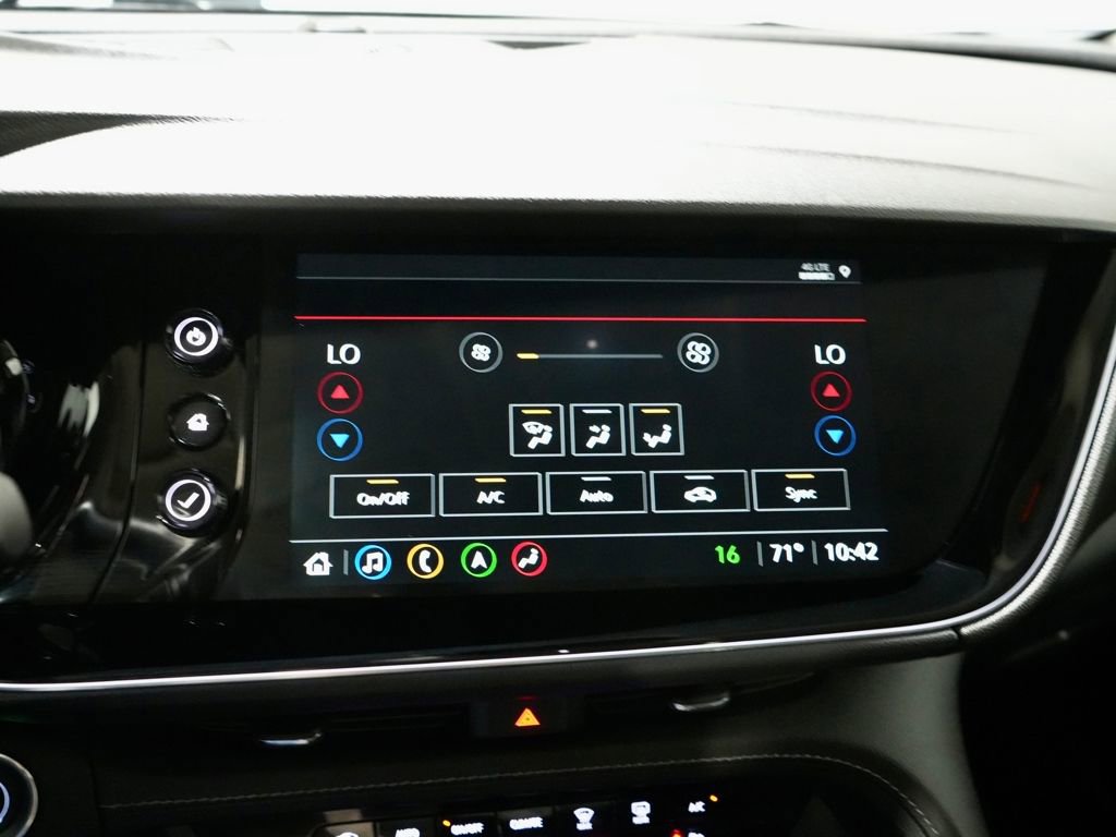 Used 2022 Buick Envision Avenir w/ Technology Package II image 24