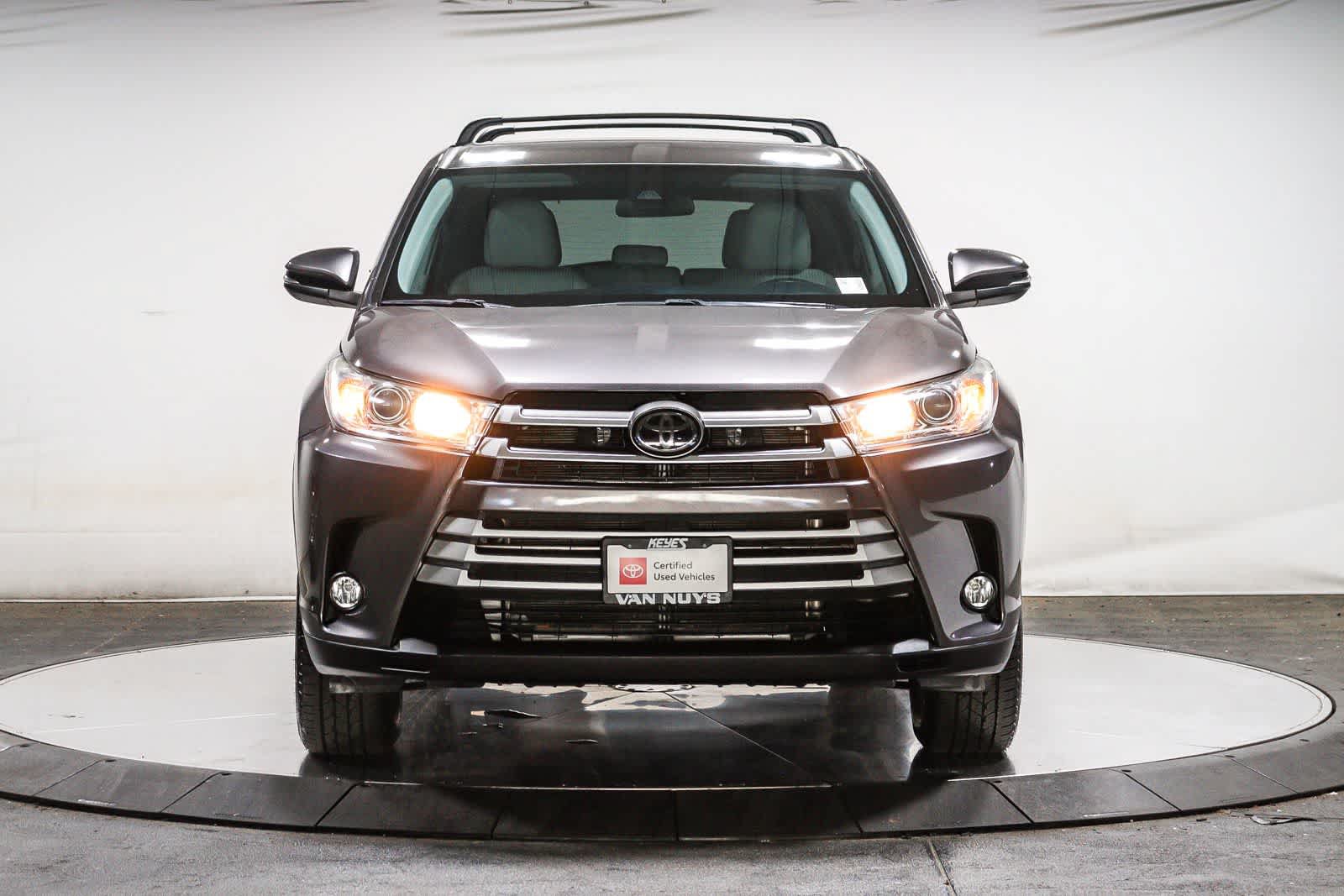 Certified 2019 Toyota Highlander Plus w/ Carpet Mat Package (TMS) FWD image 6