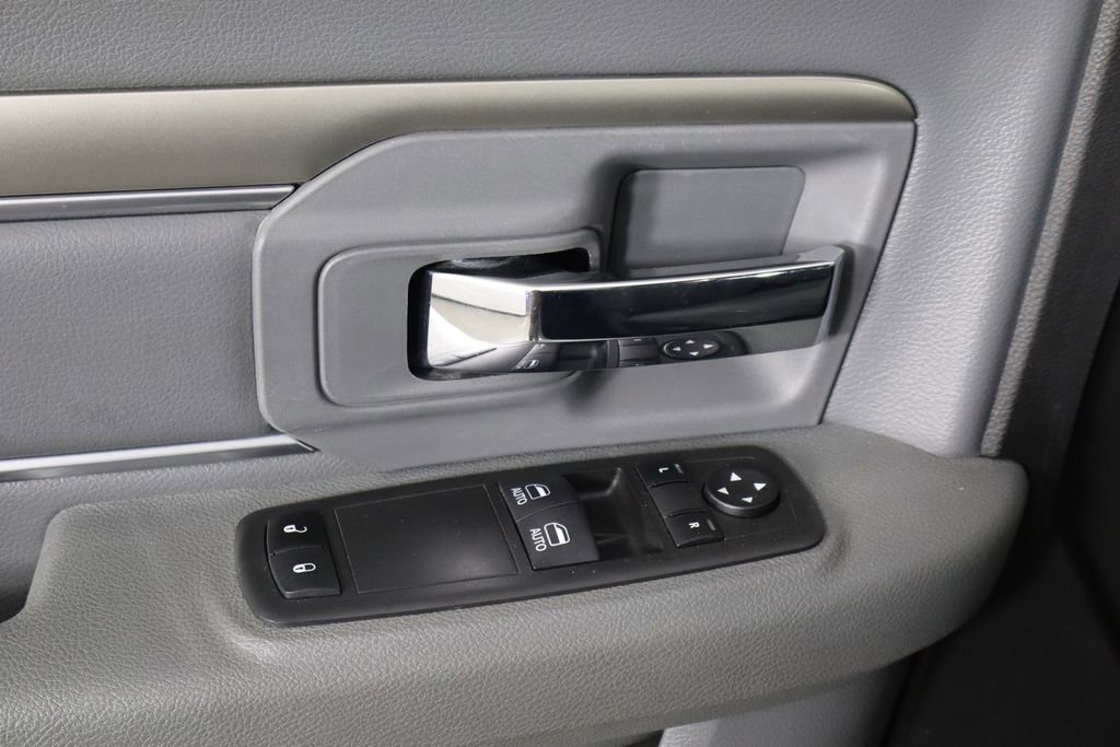 Used 2019 RAM 1500 Classic SLT image 13