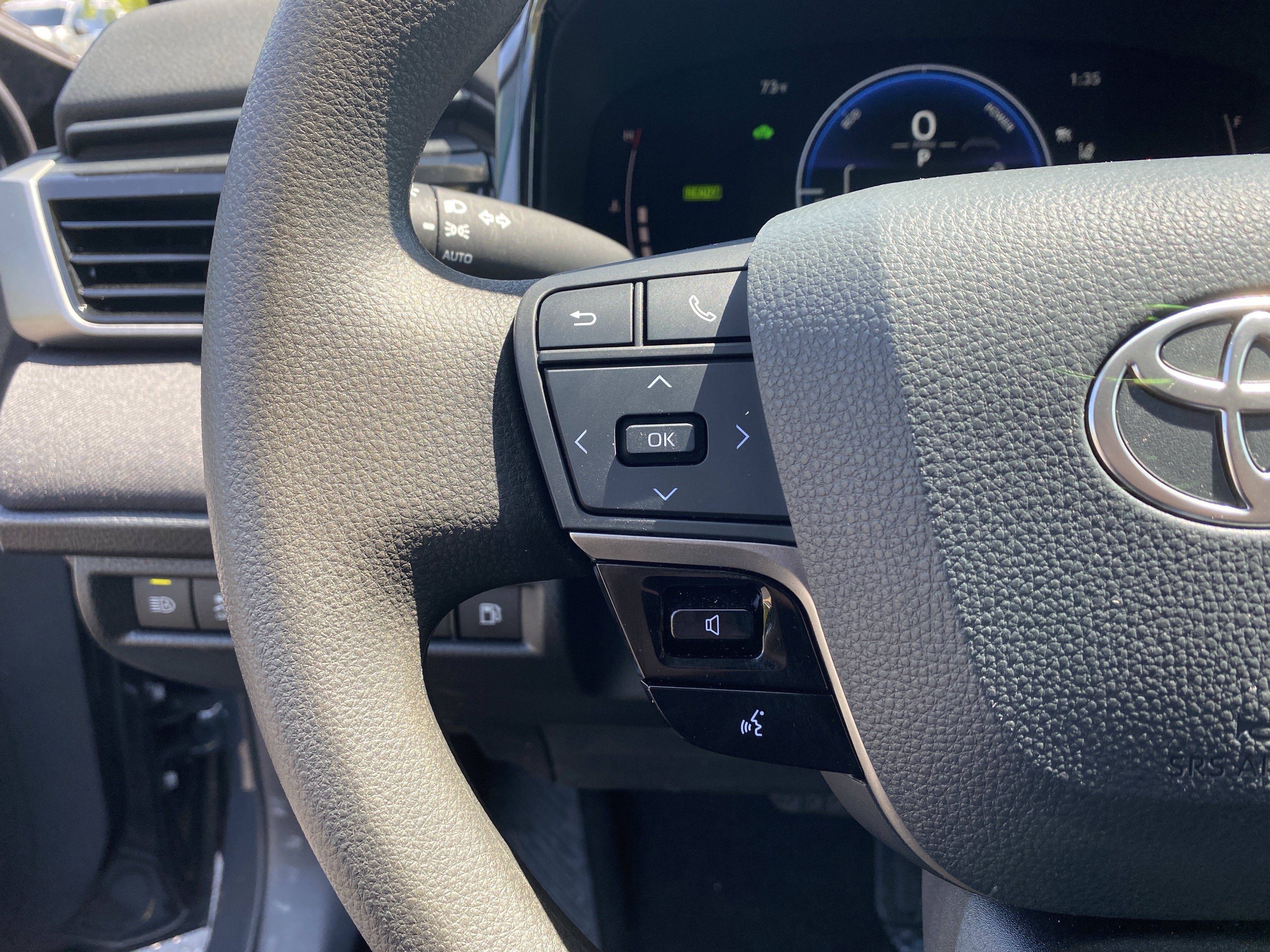 Used 2025 Toyota Camry LE w/ Convenience Package FWD image 30