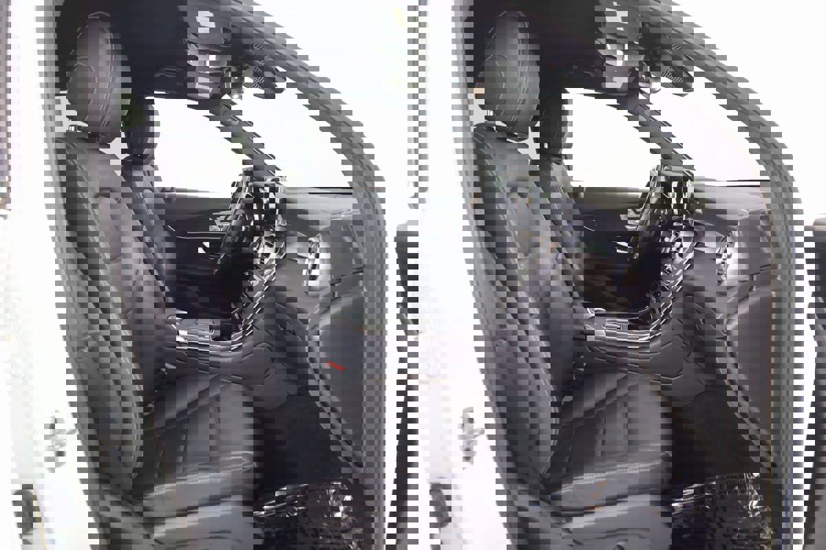 Used 2022 Mercedes-Benz GLC 300 4MATIC w/ Driver Assistance Package image 12