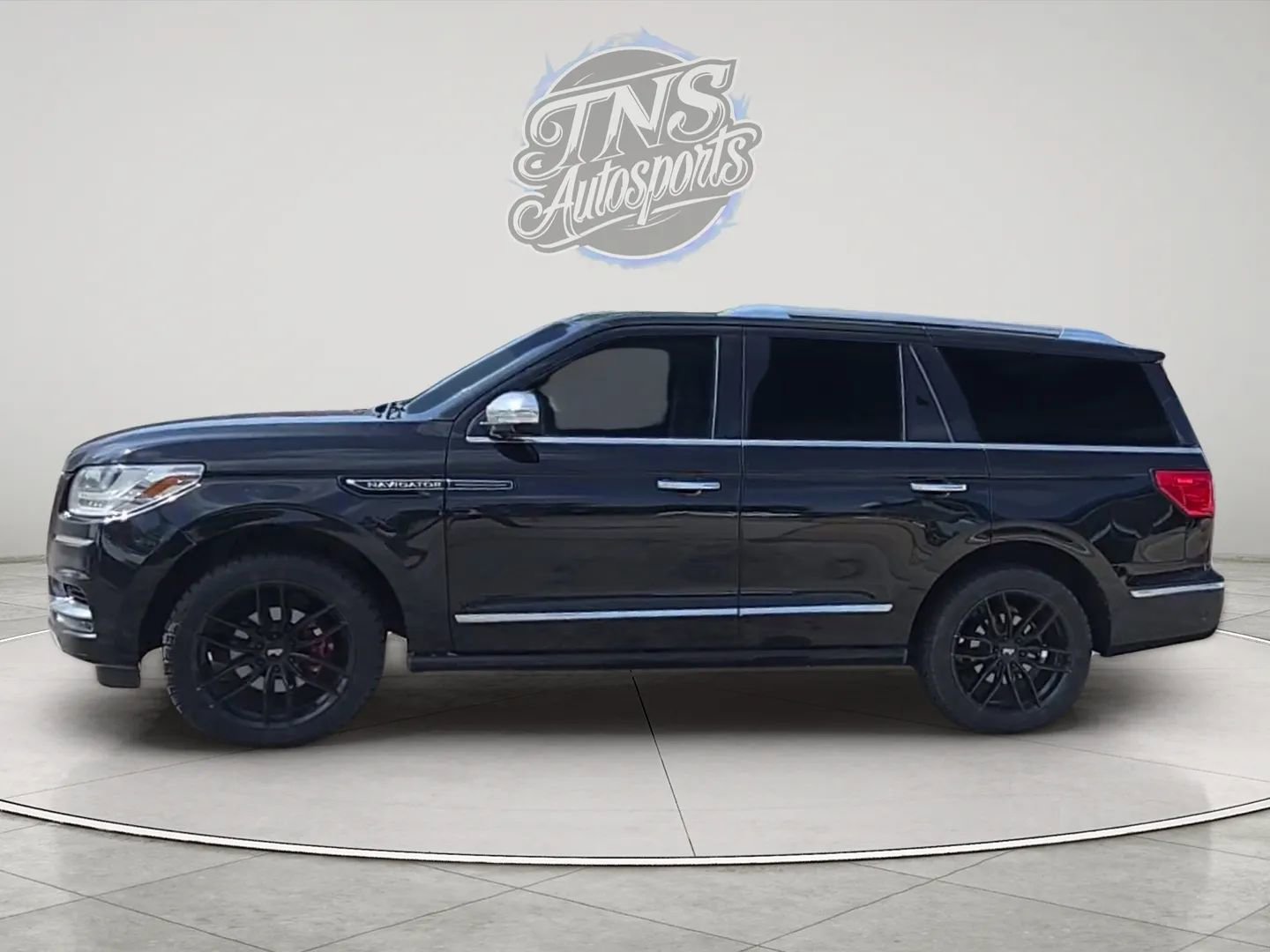 Used 2018 Lincoln Navigator Black Label w/ Cargo Package AWD/4WD image 8