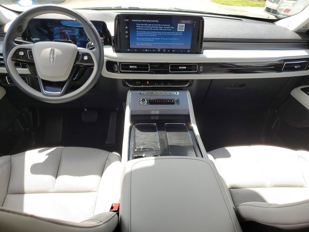 Used 2025 Lincoln Aviator 2WD image 15
