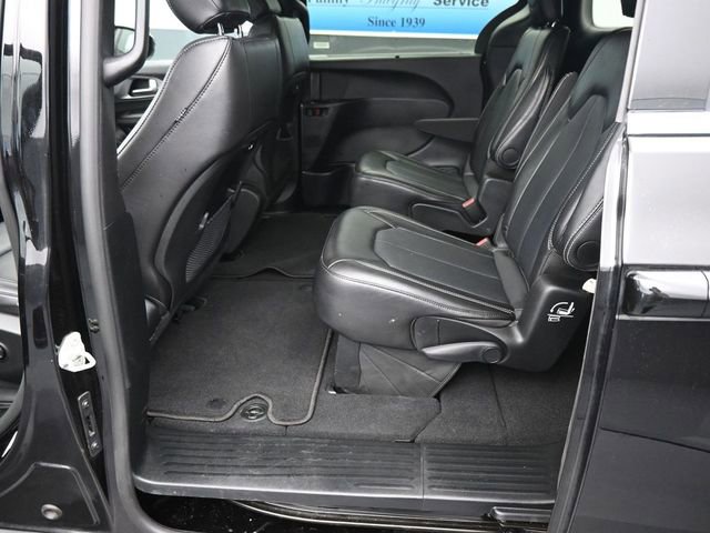 Used 2025 Chrysler Pacifica Select image 11