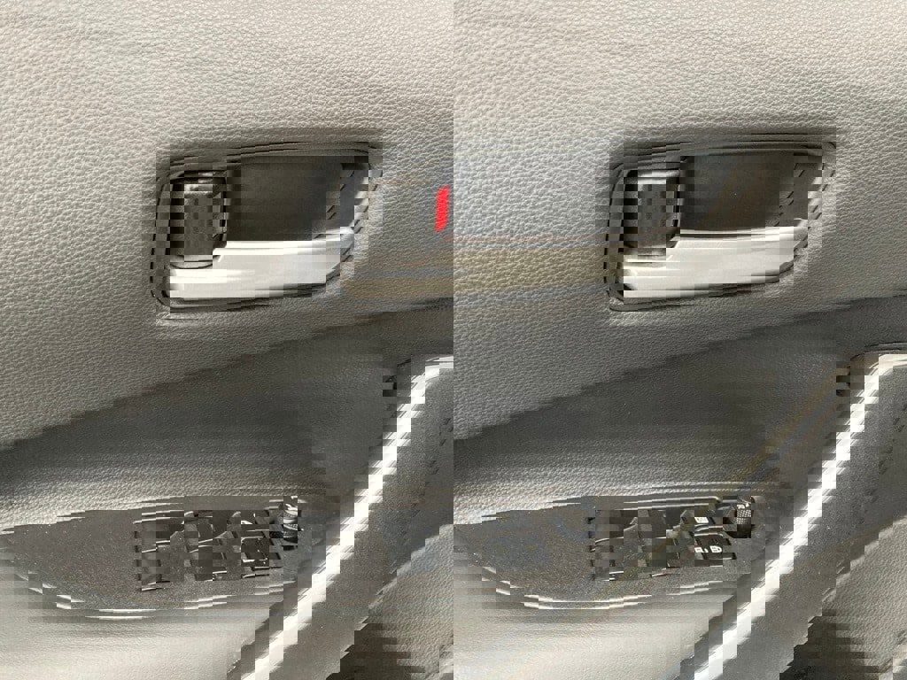 Used 2025 Toyota Corolla SE image 16