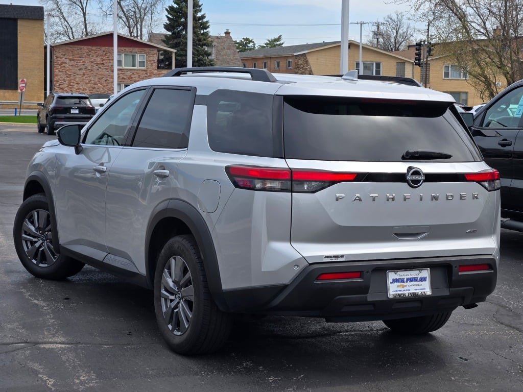 Used 2025 Nissan Pathfinder SV image 17