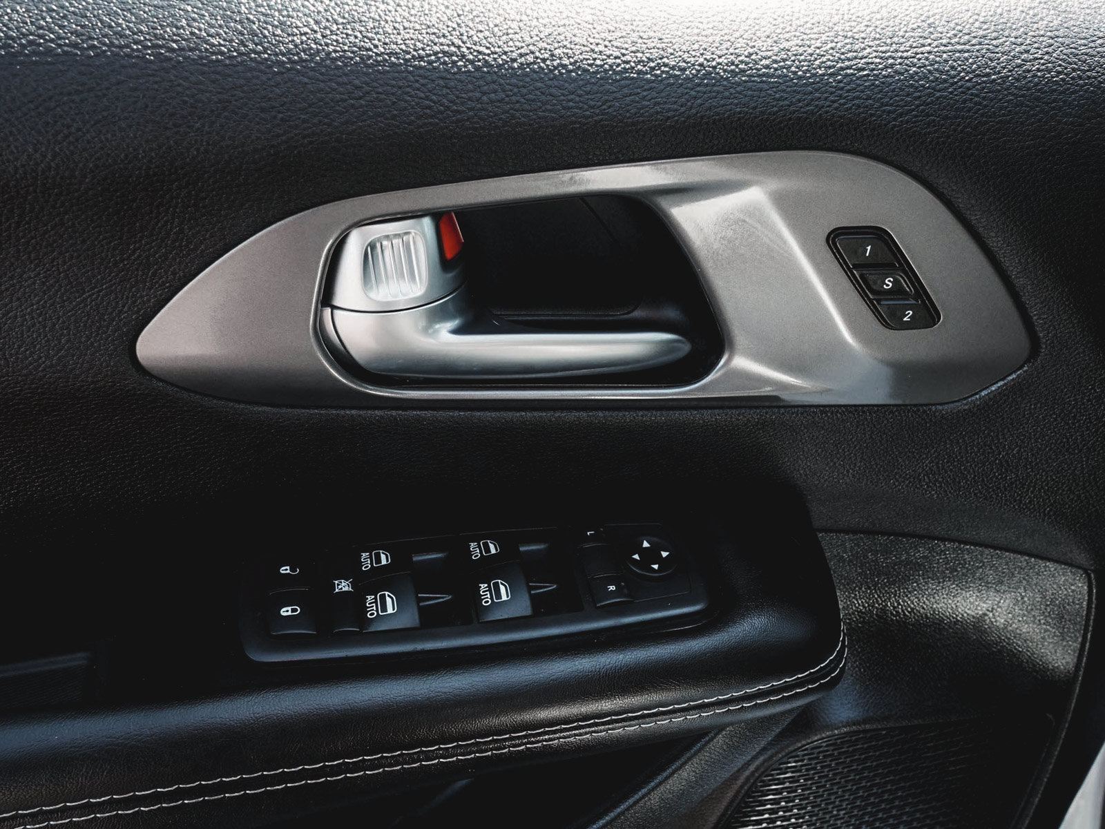 Used 2026 Chrysler Pacifica Select FWD image 12