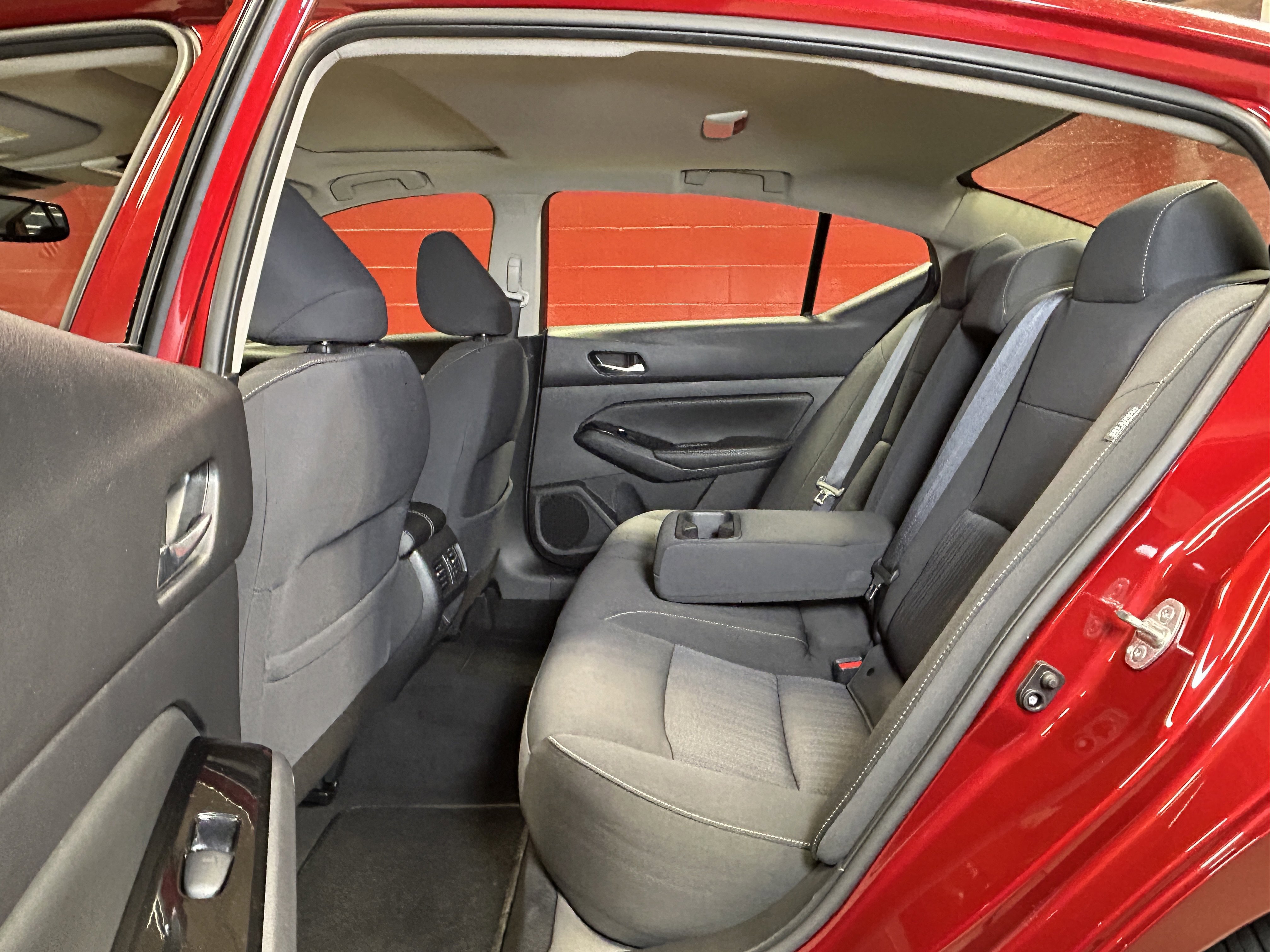 Used 2020 Nissan Altima 2.5 SV image 36