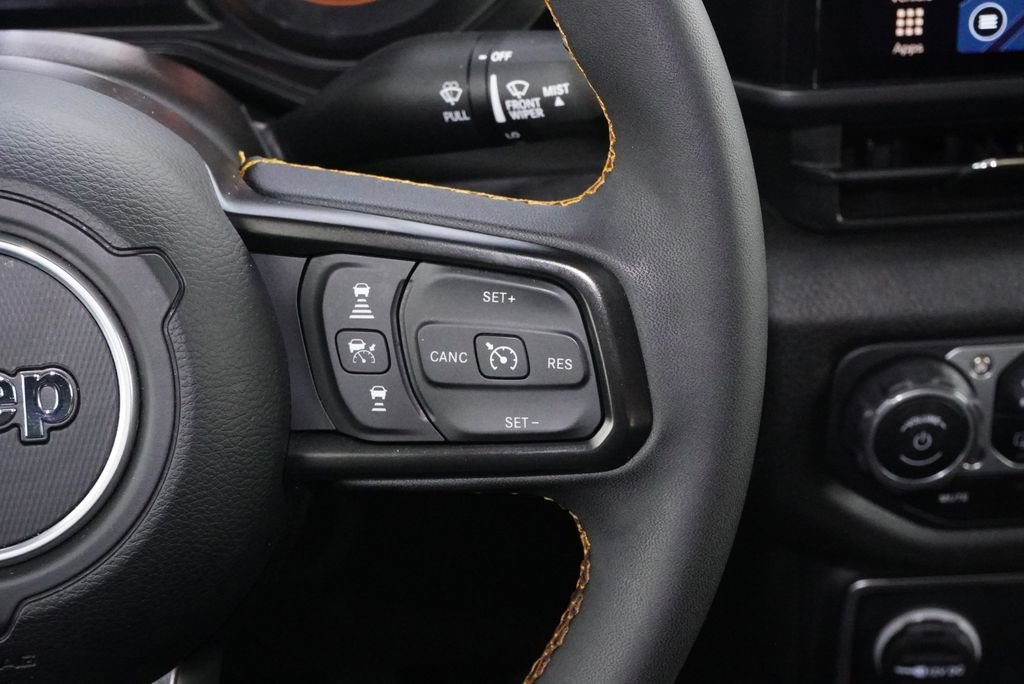 Used 2025 Jeep Gladiator Sport AWD/4WD image 16