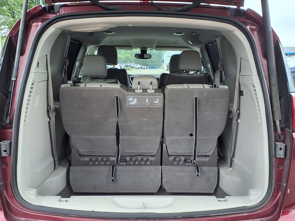 Used 2019 Chrysler Pacifica Touring-L FWD image 8