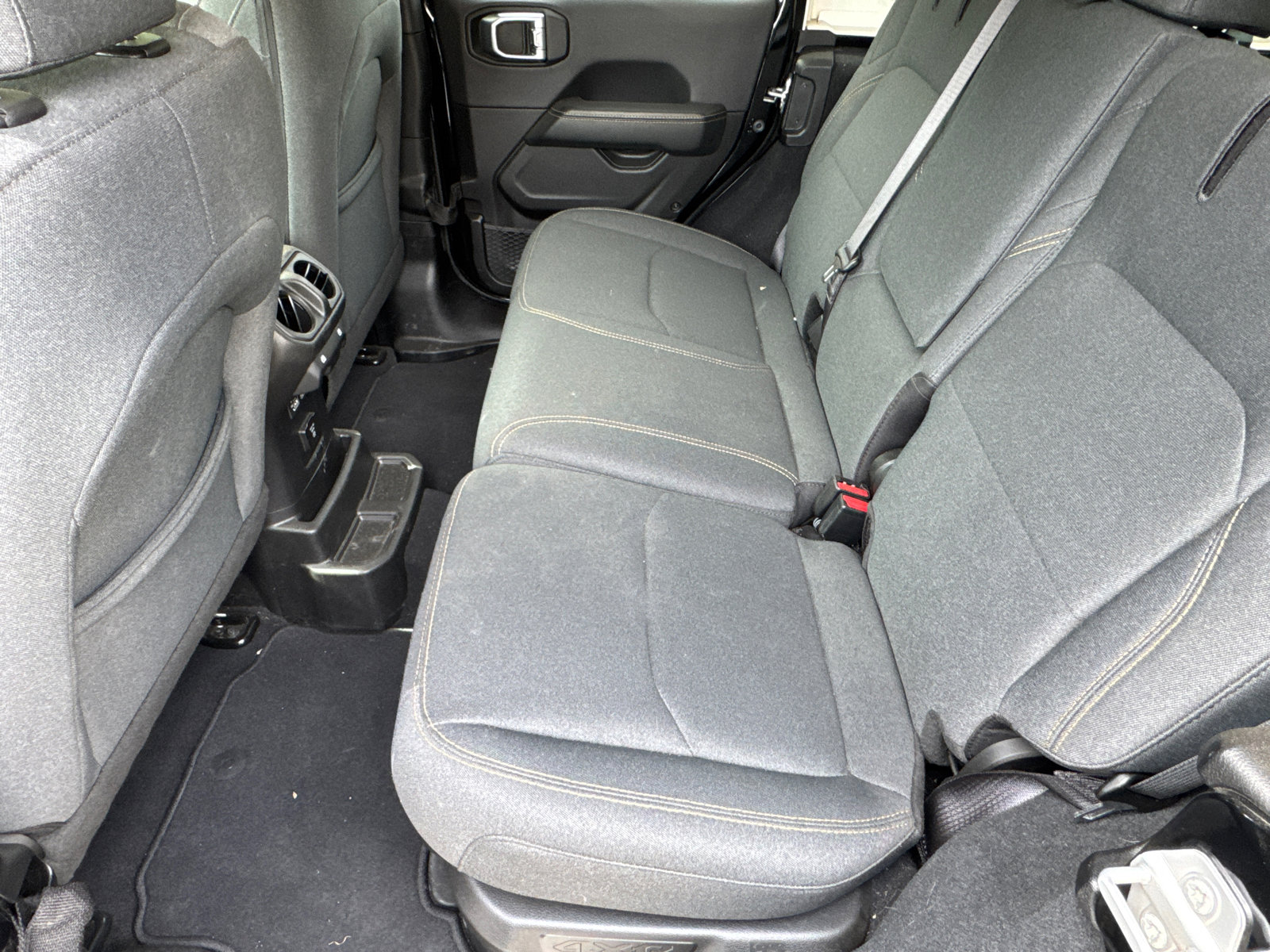 Used 2025 Jeep Wrangler Sahara w/ Safety Group AWD/4WD image 20