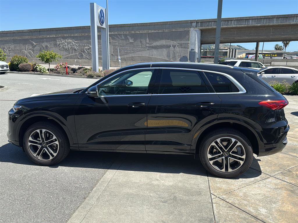 Certified 2025 Audi Q5 Premium w/ Convenience Package AWD/4WD image 9