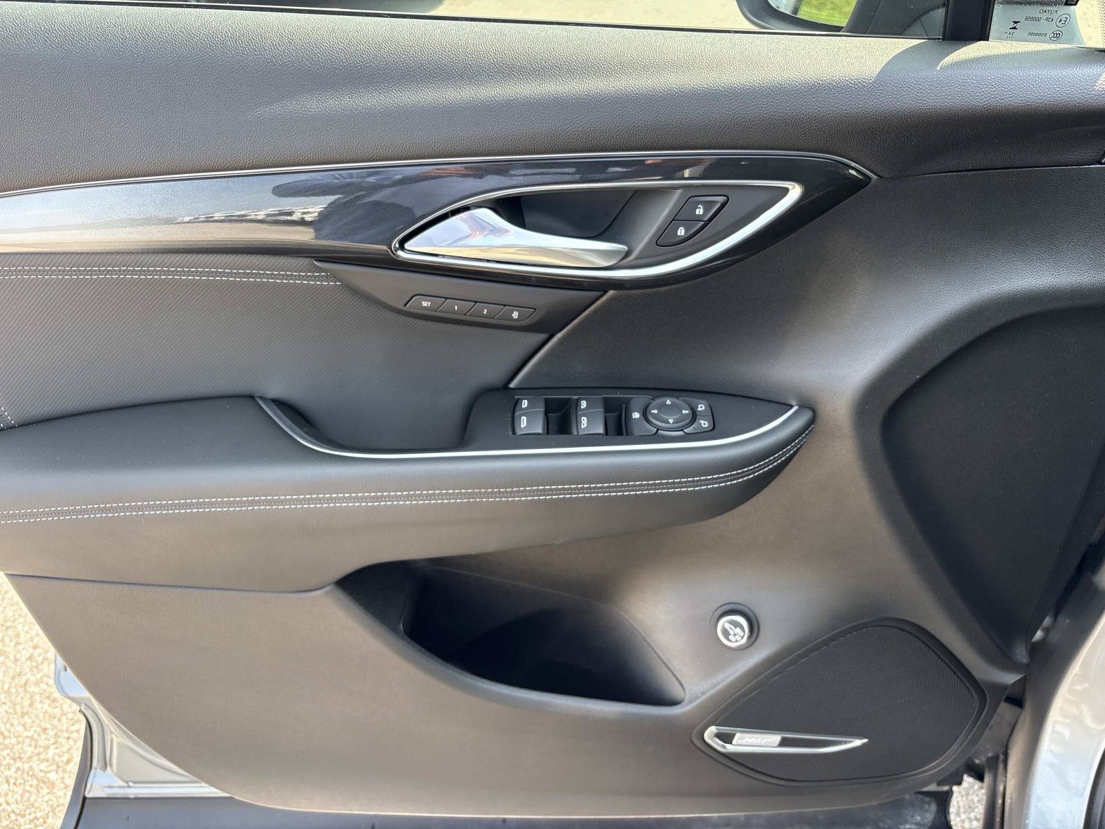 Used 2025 Buick Envision Preferred AWD/4WD image 12