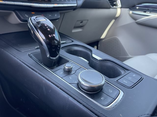 Used 2023 Cadillac XT4 Luxury w/ Cold Weather Package FWD image 20