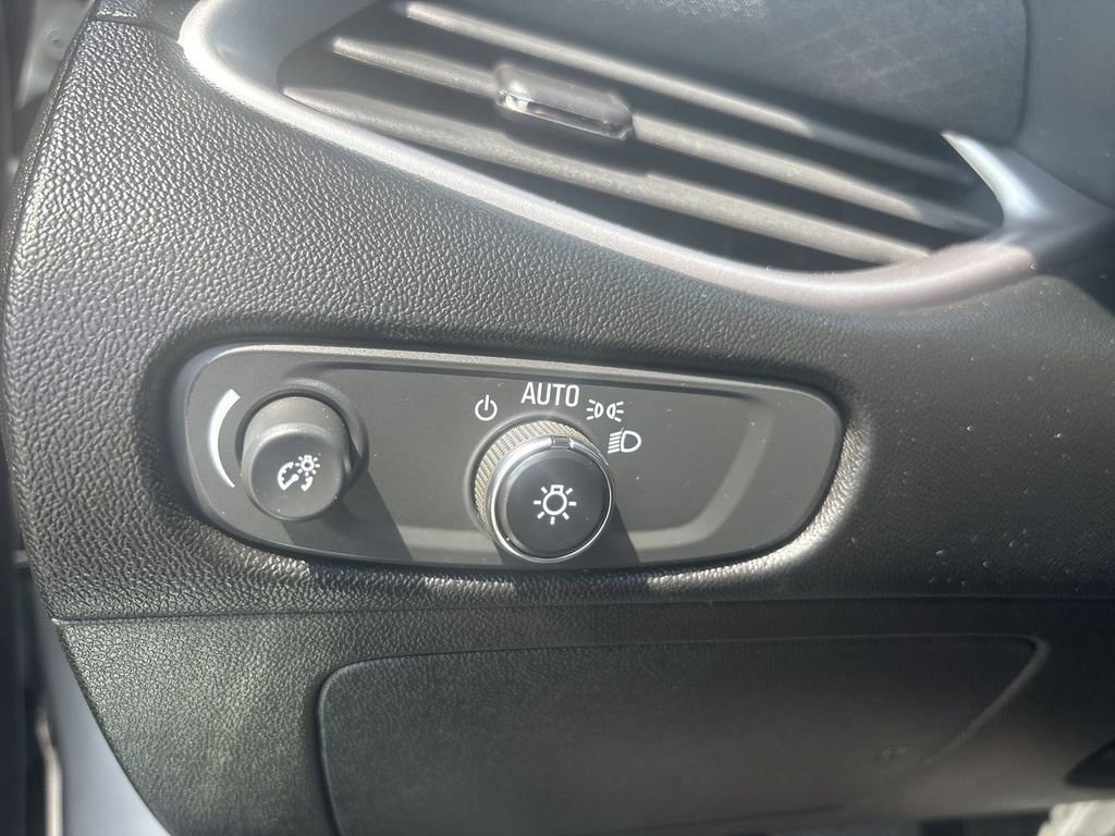 Certified 2021 Chevrolet Malibu LS image 17