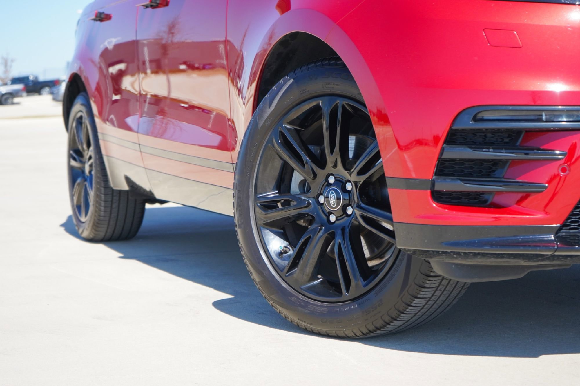 Used 2023 Land Rover Range Rover Velar R-Dynamic S image 2