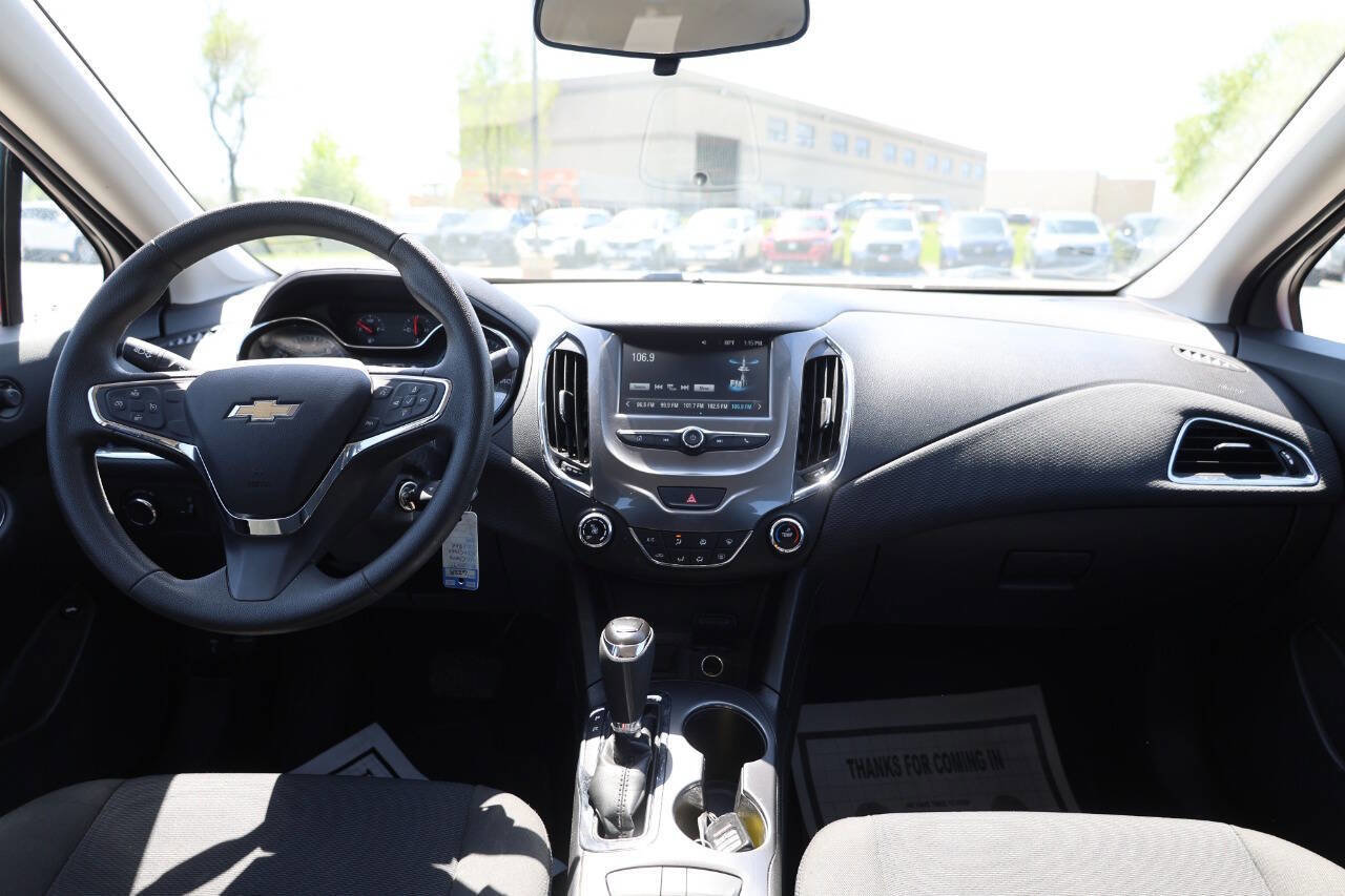 Used 2017 Chevrolet Cruze LT FWD image 14