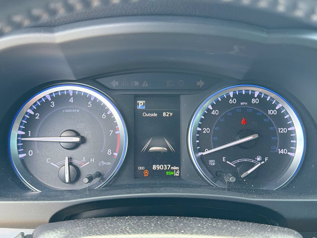 Used 2019 Toyota Highlander XLE FWD image 25