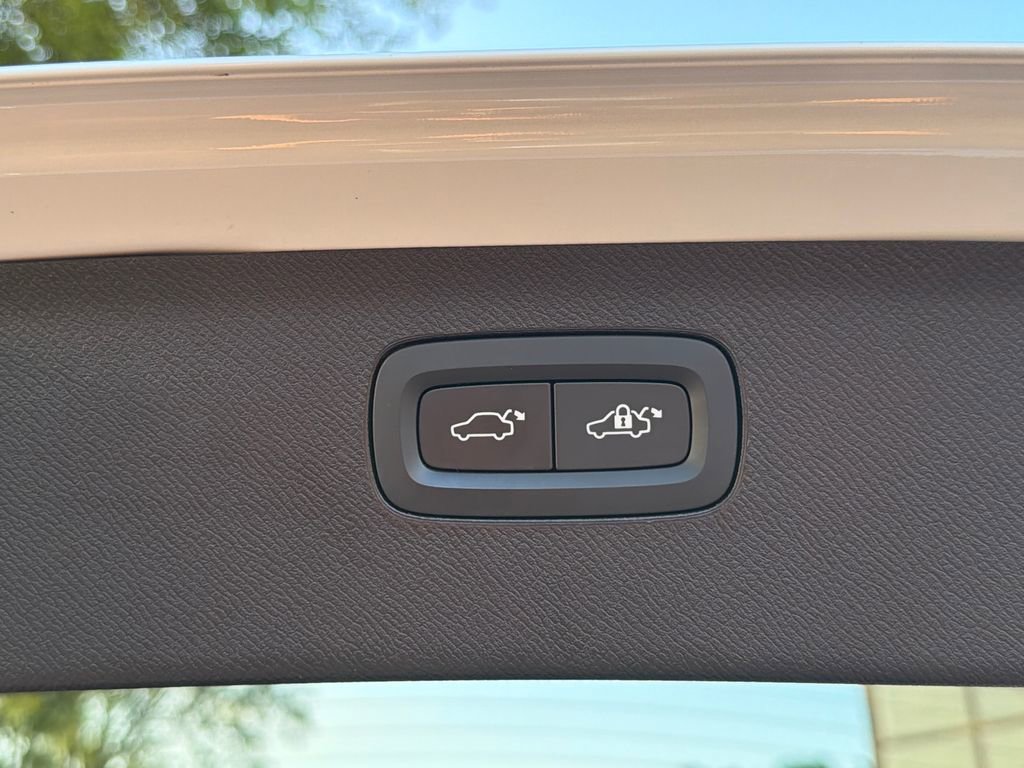 Used 2023 Volvo XC90 B6 Ultimate w/ Protection Package Premier AWD/4WD image 35