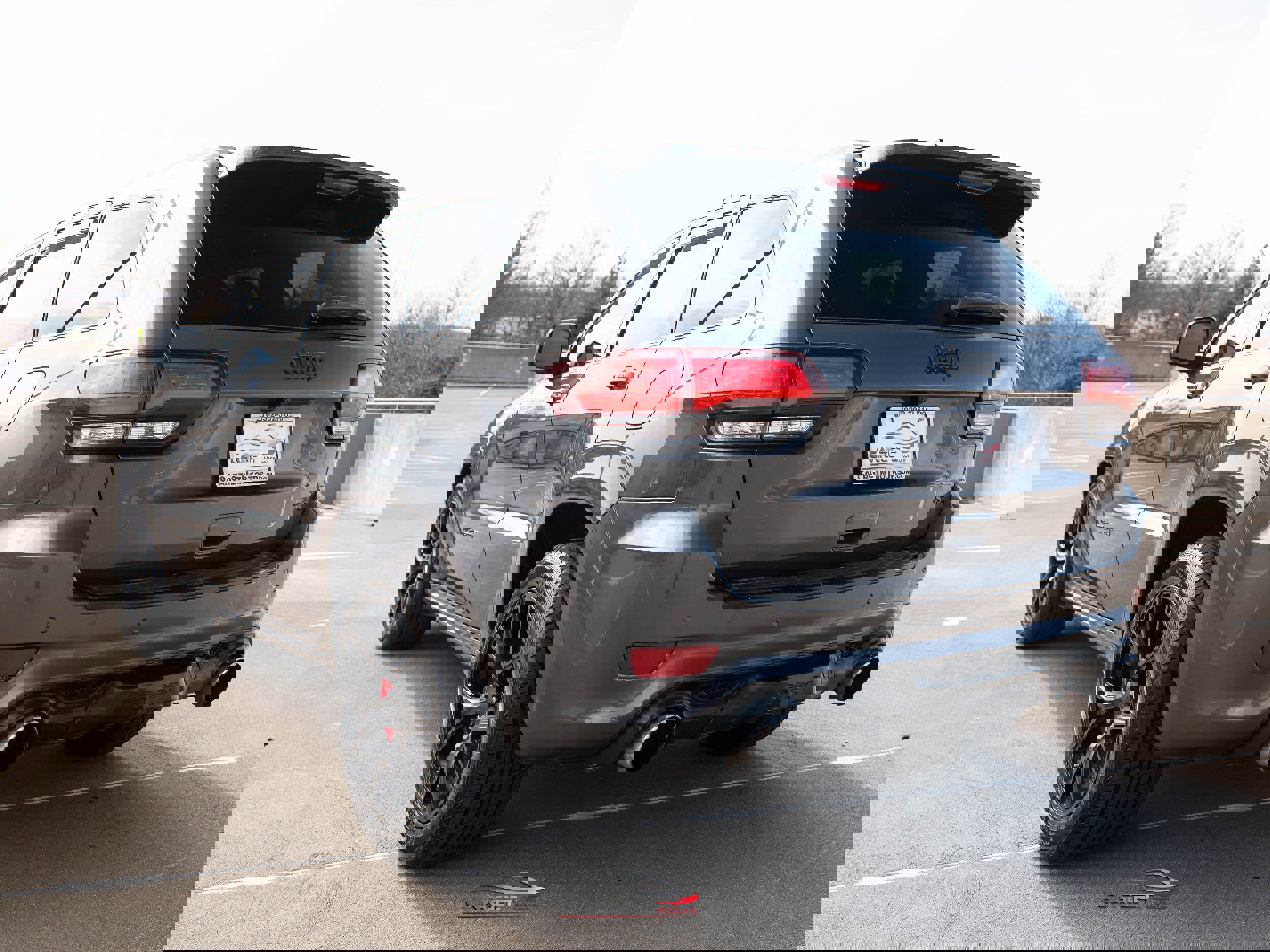 Used 2016 Jeep Grand Cherokee SRT image 5