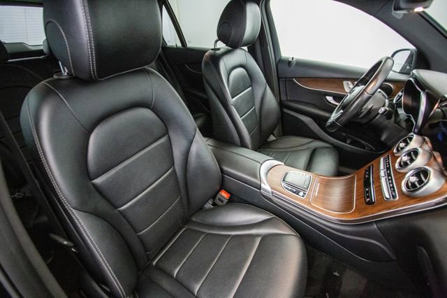 Used 2020 Mercedes-Benz GLC 300 4MATIC w/ Parking Assistance Package image 21