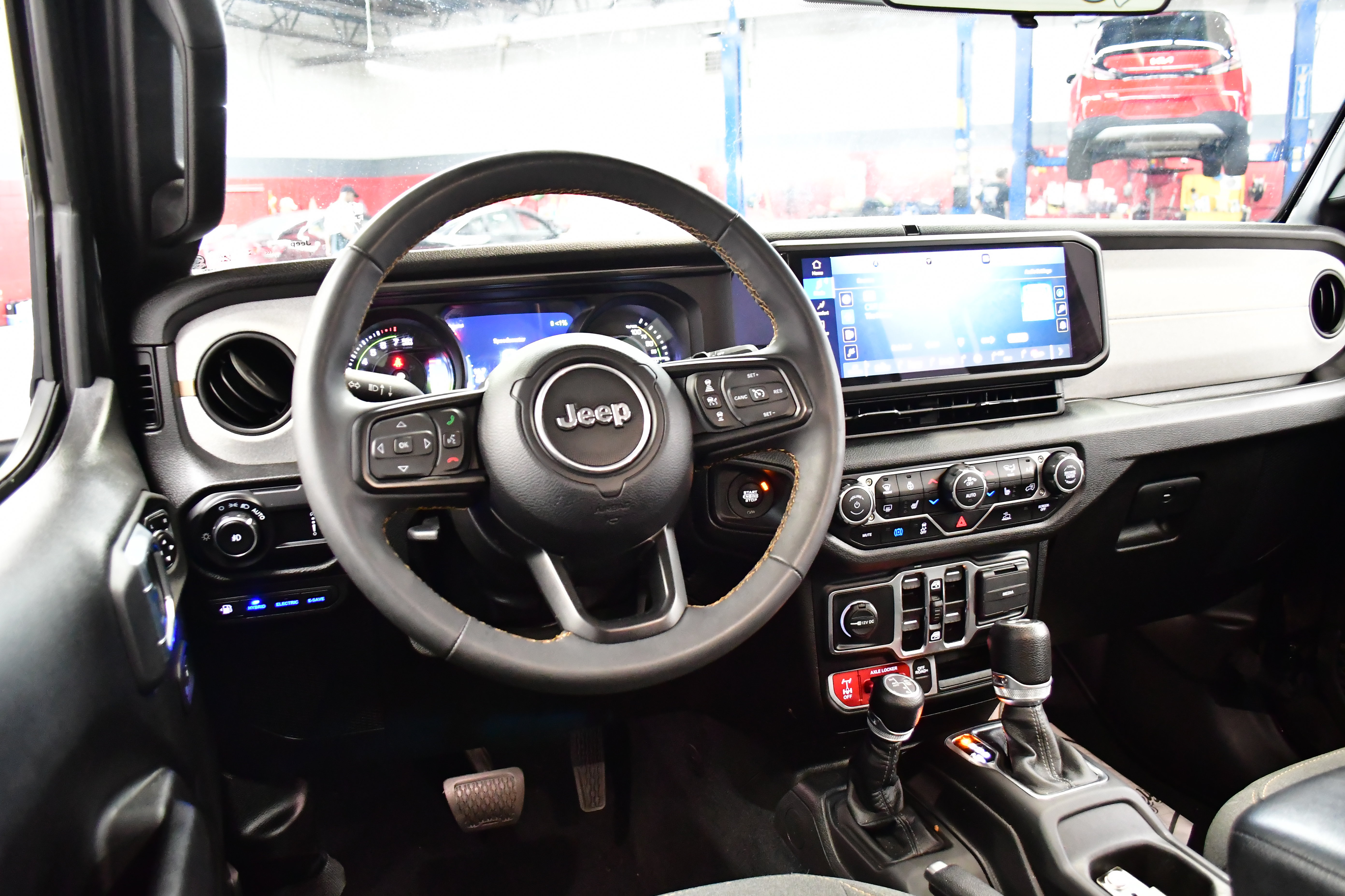 Used 2024 Jeep Wrangler Unlimited AWD/4WD image 13