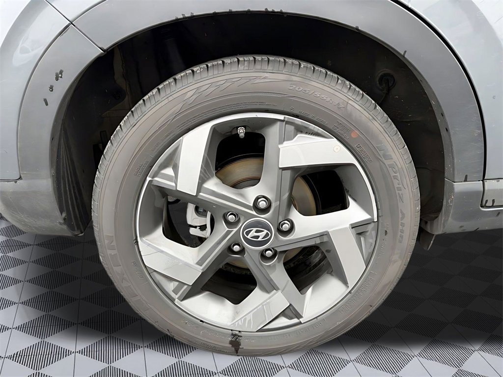 Certified 2025 Hyundai Venue SEL image 9