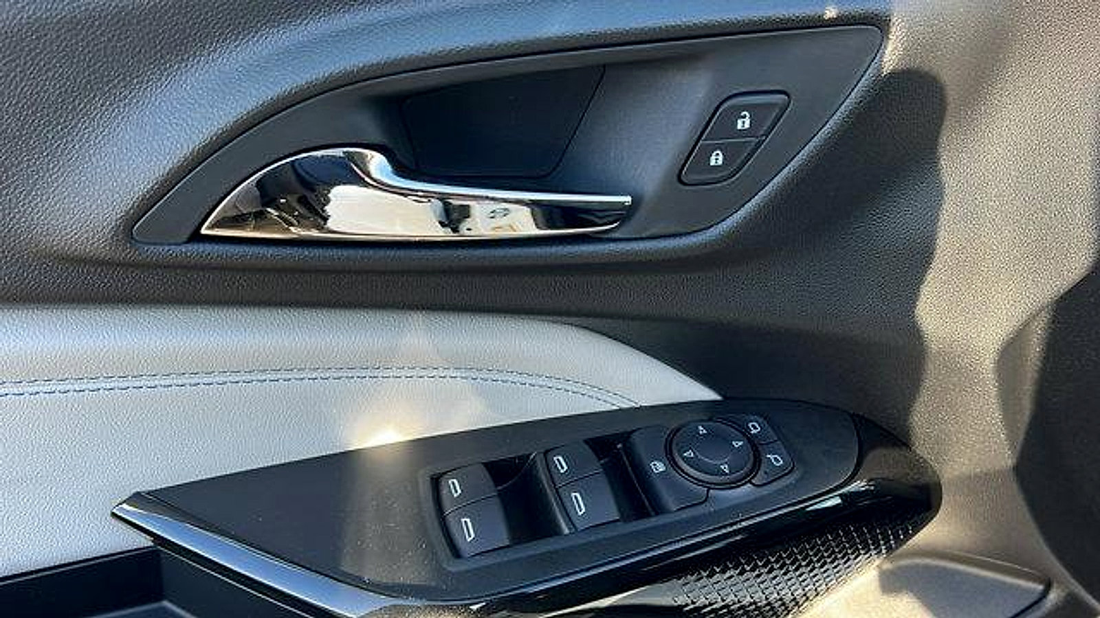 New 2026 Chevrolet Trax LT w/ LT Convenience Package image 16