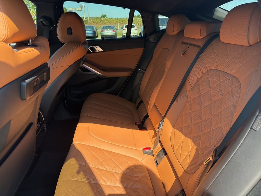 Used 2023 BMW X6 xDrive40i w/ Executive Package AWD/4WD image 18