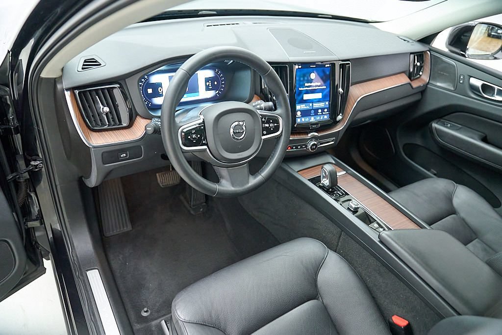 Certified 2023 Volvo XC60 B5 Plus AWD/4WD image 10