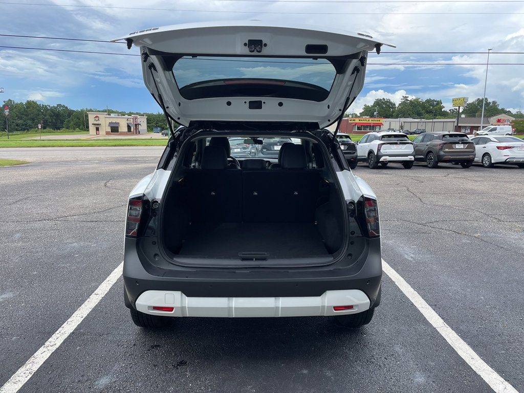 Certified 2025 Nissan Kicks SR image 21