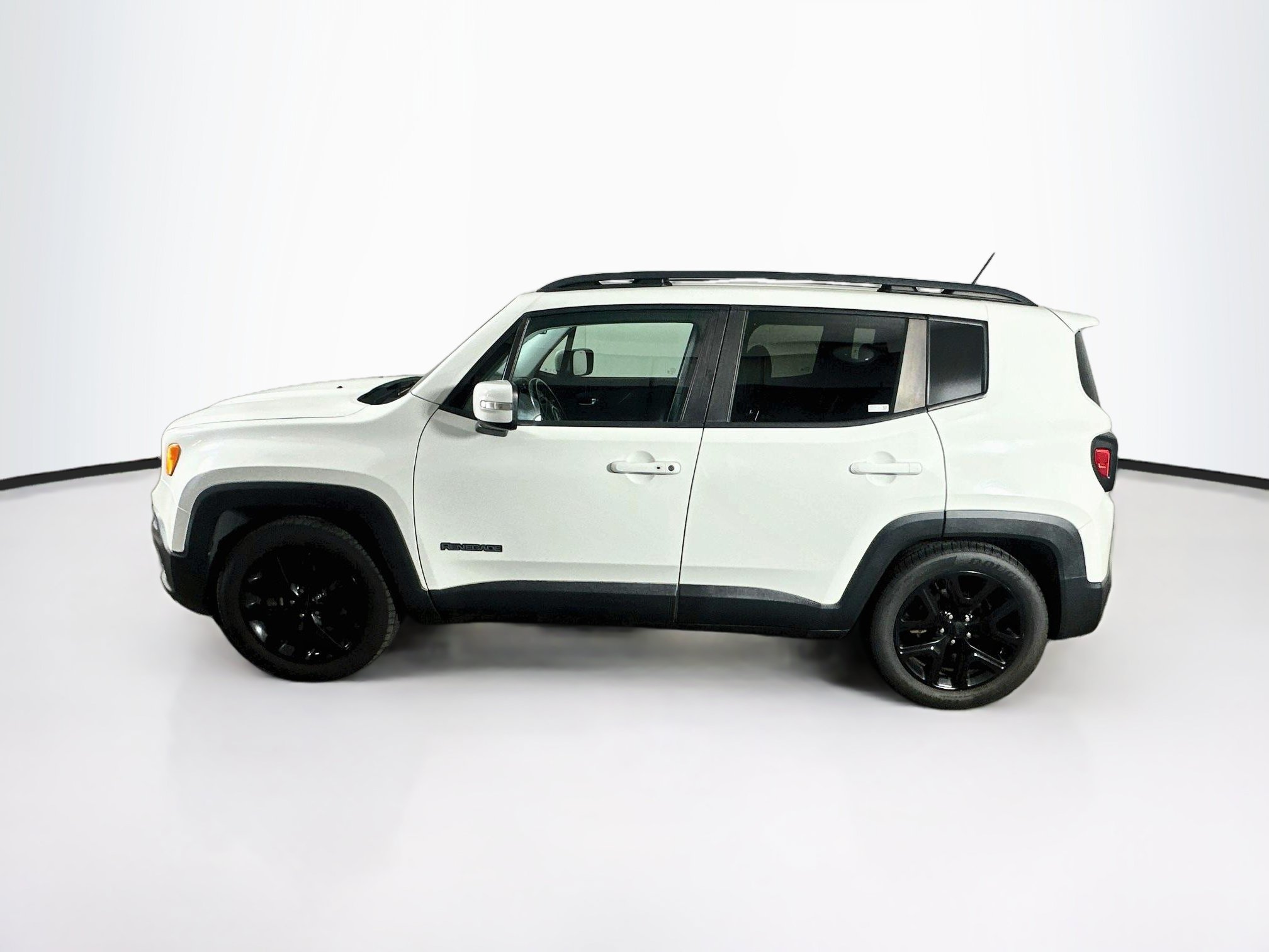 Used 2017 Jeep Renegade Altitude FWD image 4