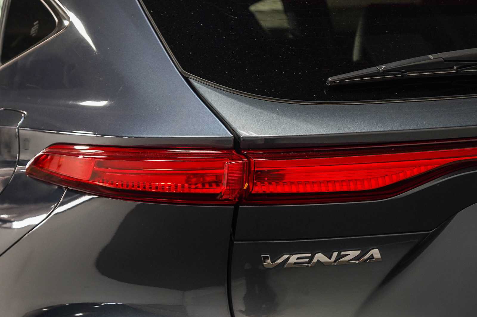 Certified 2023 Toyota Venza XLE AWD/4WD image 9