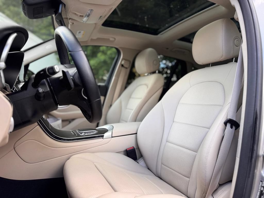 Used 2022 Mercedes-Benz GLC 300 4MATIC w/ Multimedia Package Lite image 21