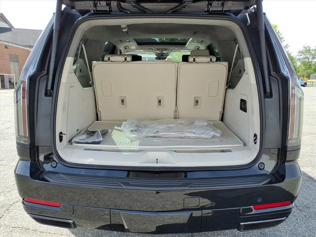 New 2026 Cadillac Escalade ESV Platinum Sport w/ LPO, ONYX Package AWD/4WD image 4