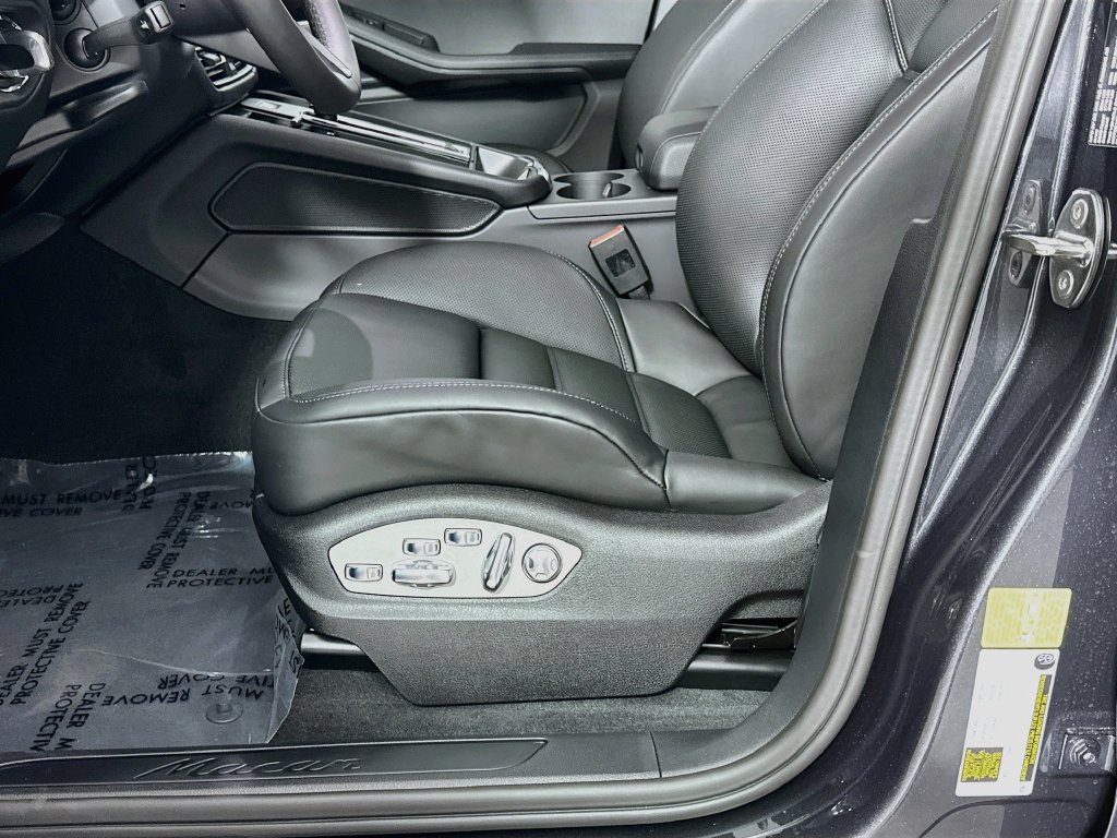 Certified 2026 Porsche Macan AWD/4WD image 22