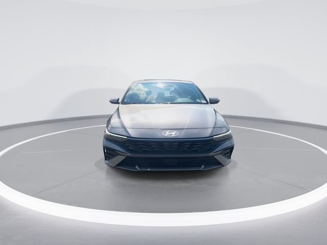 Certified 2025 Hyundai Elantra SEL FWD image 3