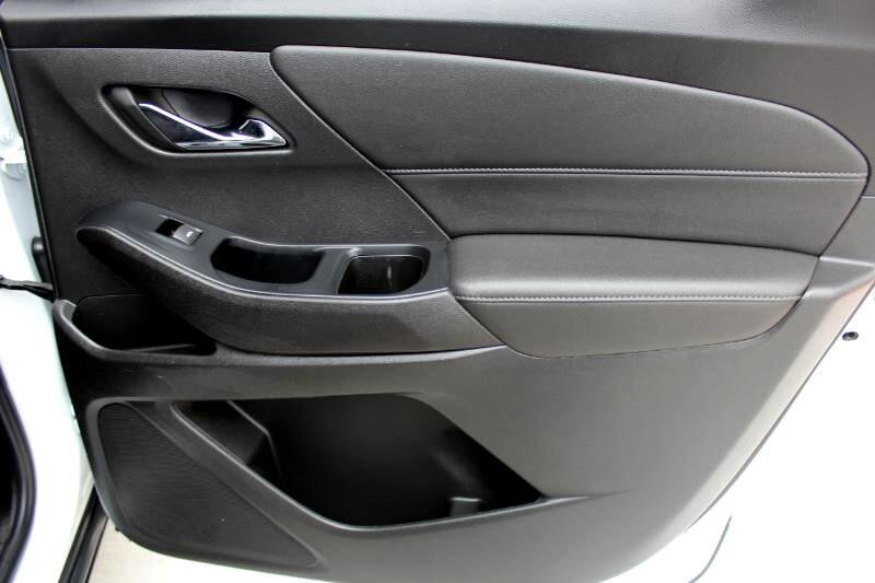 Used 2023 Chevrolet Traverse LT image 17