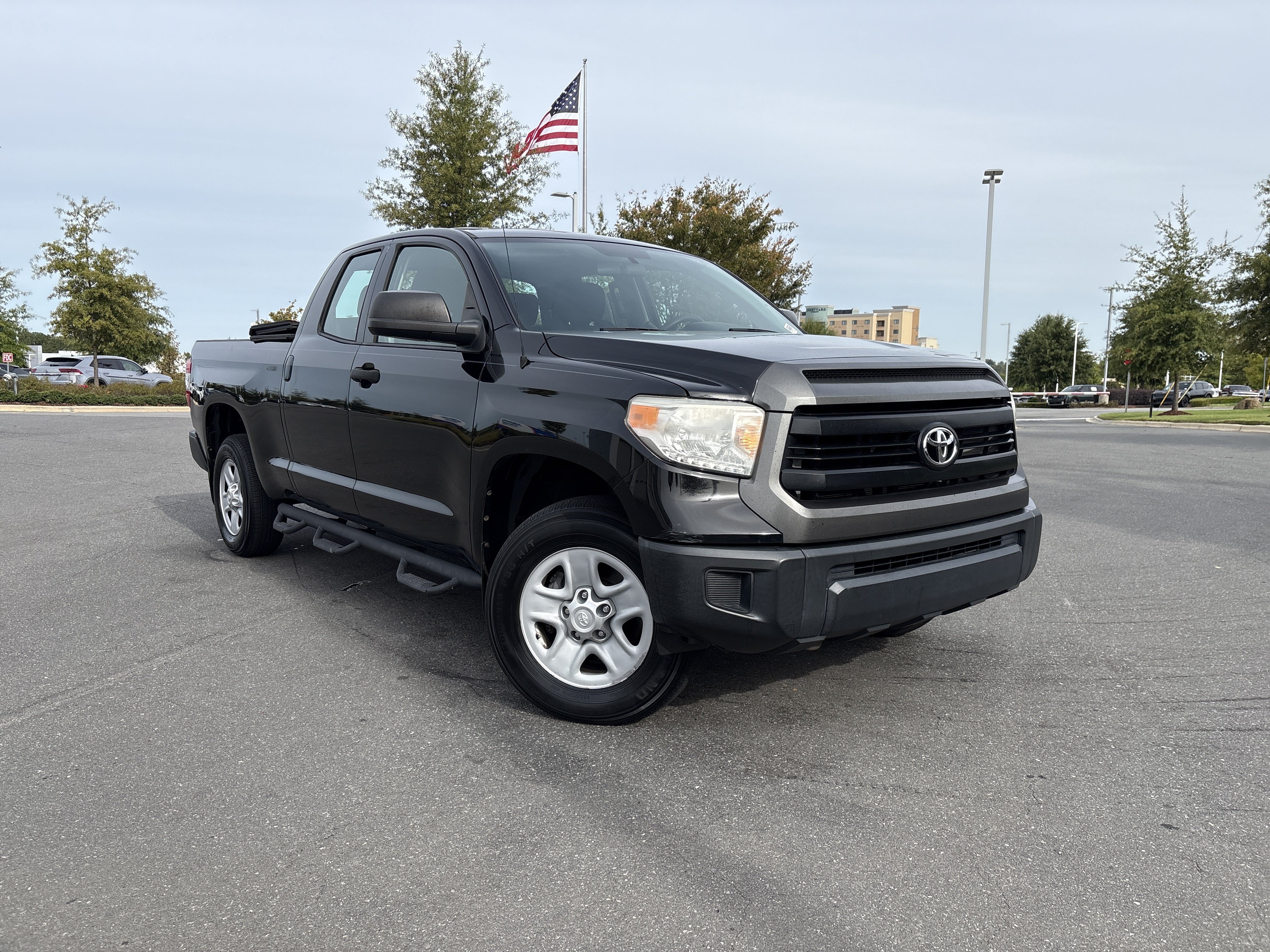 Used 2017 Toyota Tundra SR AWD/4WD image 2